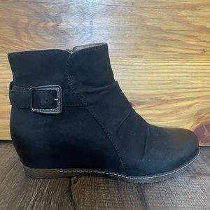 Dansko Lia Low Ankle Boot - Black Bootie Size 38 (7.5)